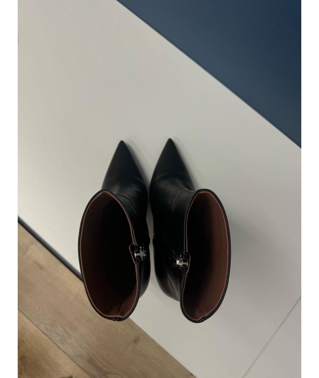 Amina Muaddi Черные кожаные ботильоны, фото 3