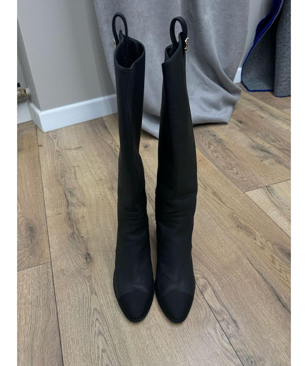 CHANEL Черные кожаные сапоги, фото 2