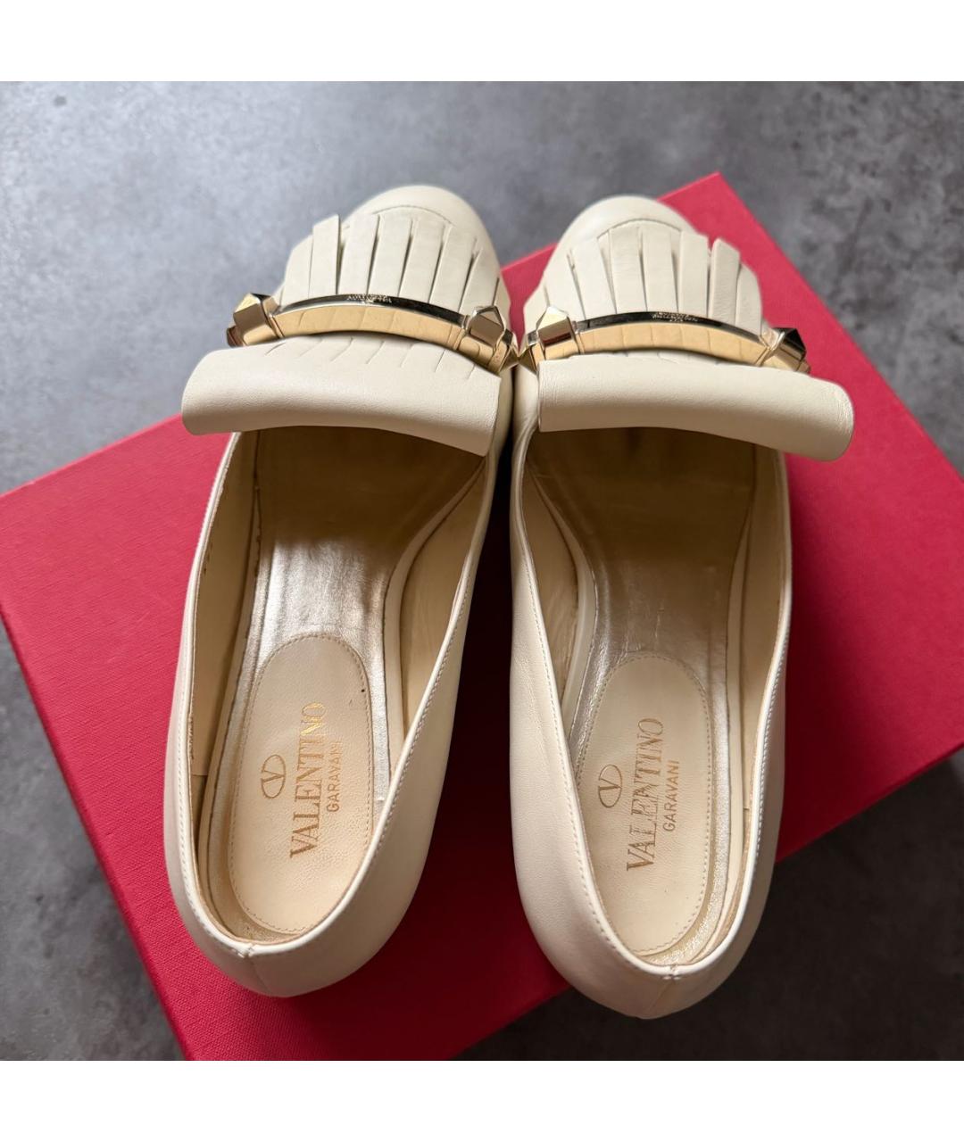 VALENTINO Бежевые кожаные лоферы, фото 3