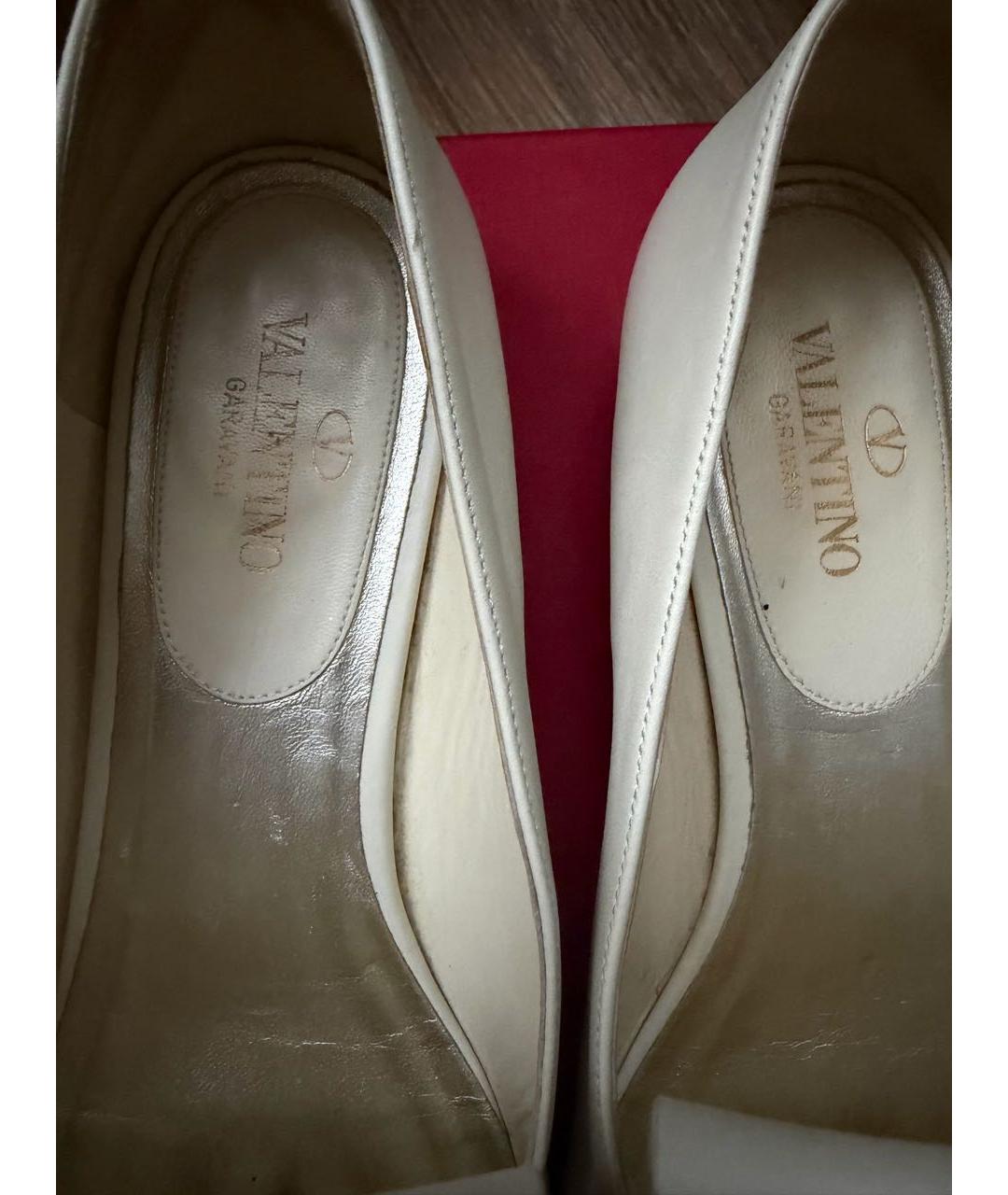 VALENTINO Бежевые кожаные лоферы, фото 8