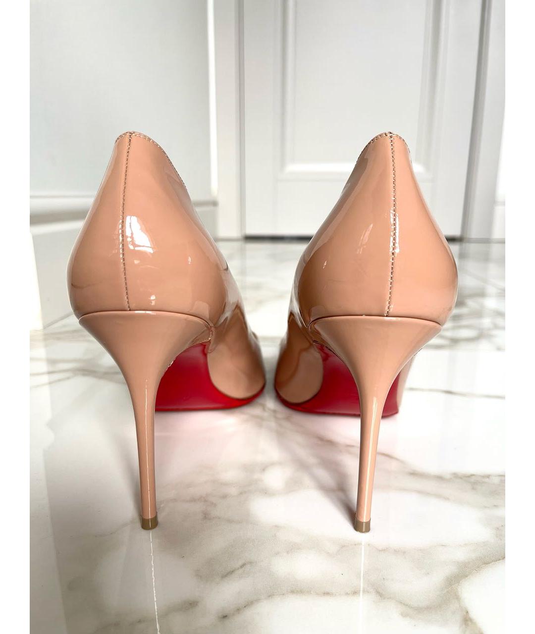 CHRISTIAN LOUBOUTIN Бежевые туфли из лакированной кожи, фото 4