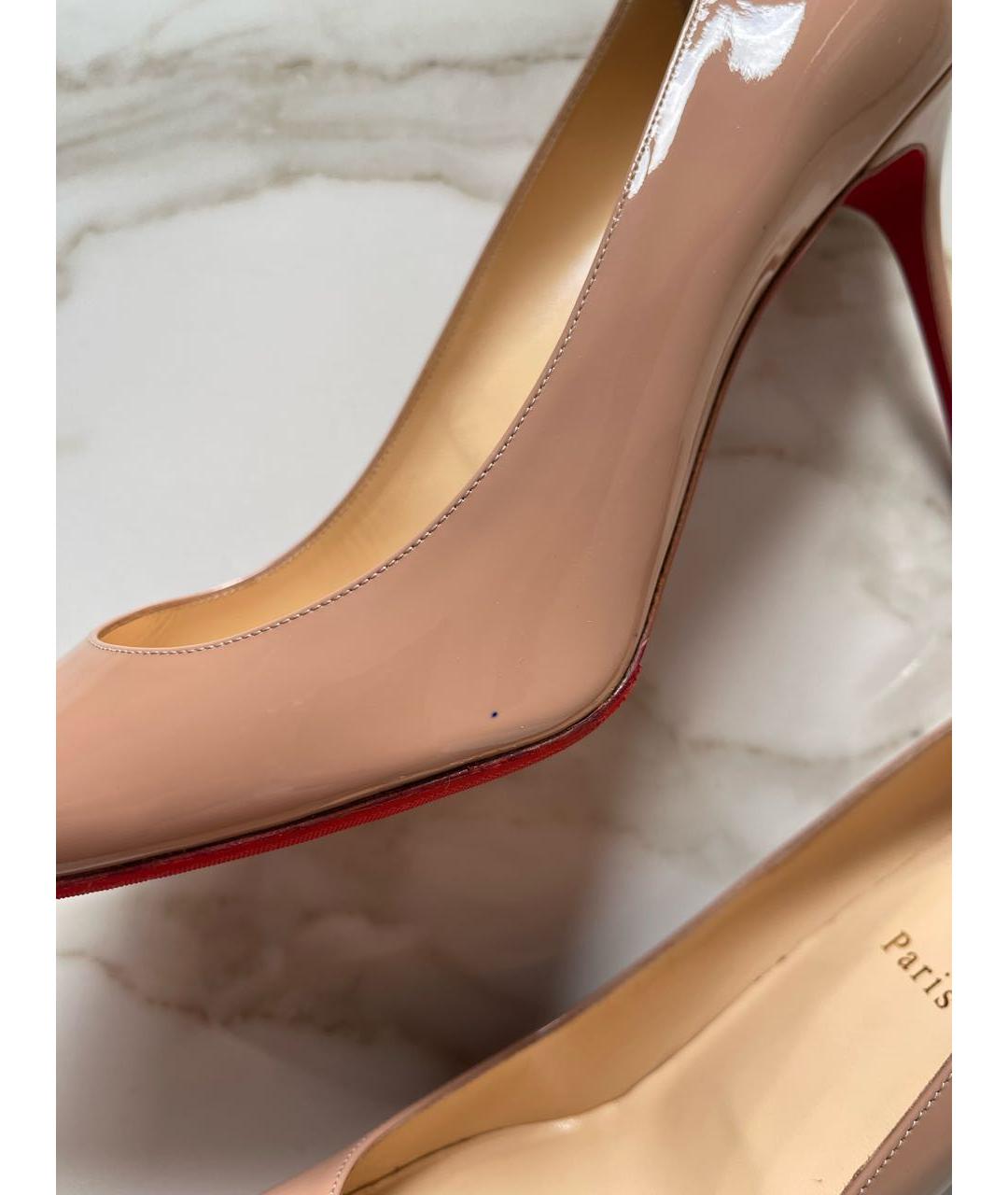 CHRISTIAN LOUBOUTIN Бежевые туфли из лакированной кожи, фото 8
