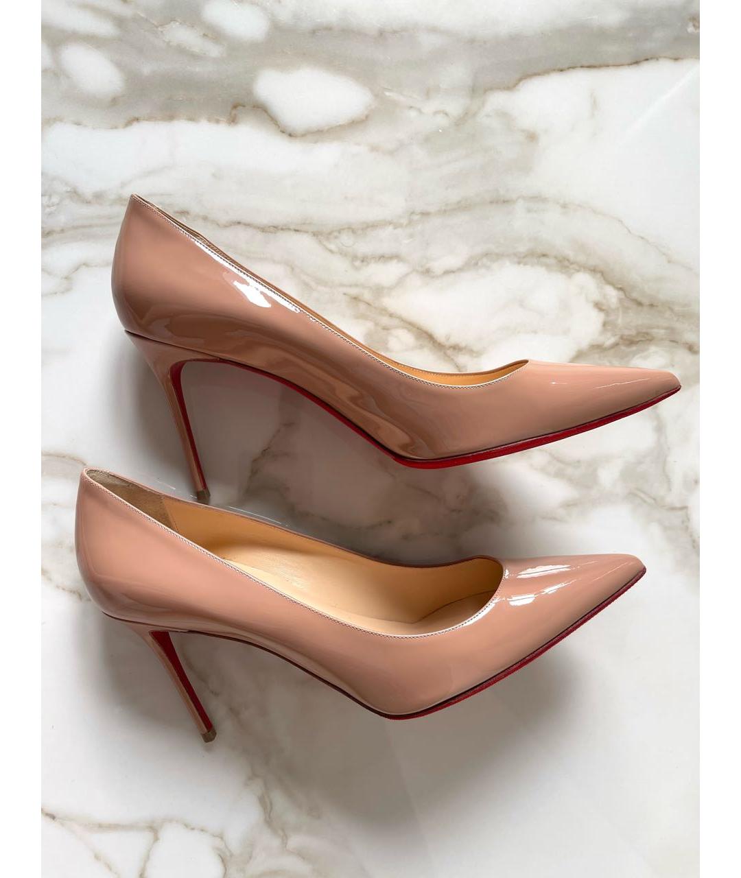 CHRISTIAN LOUBOUTIN Бежевые туфли из лакированной кожи, фото 5