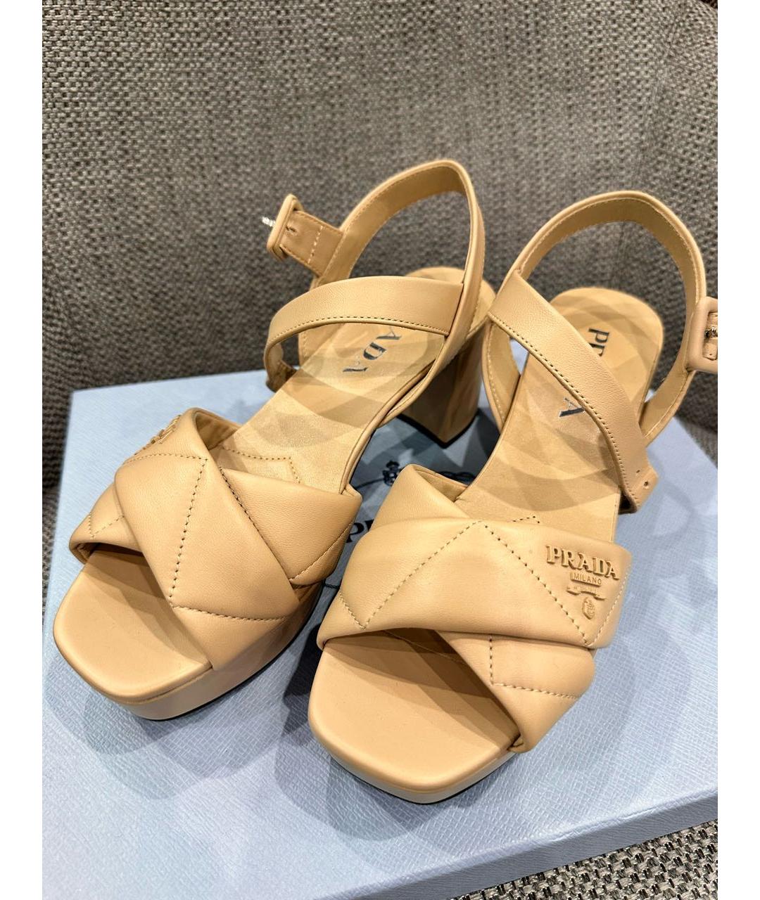 PRADA Бежевые кожаные босоножки, фото 2