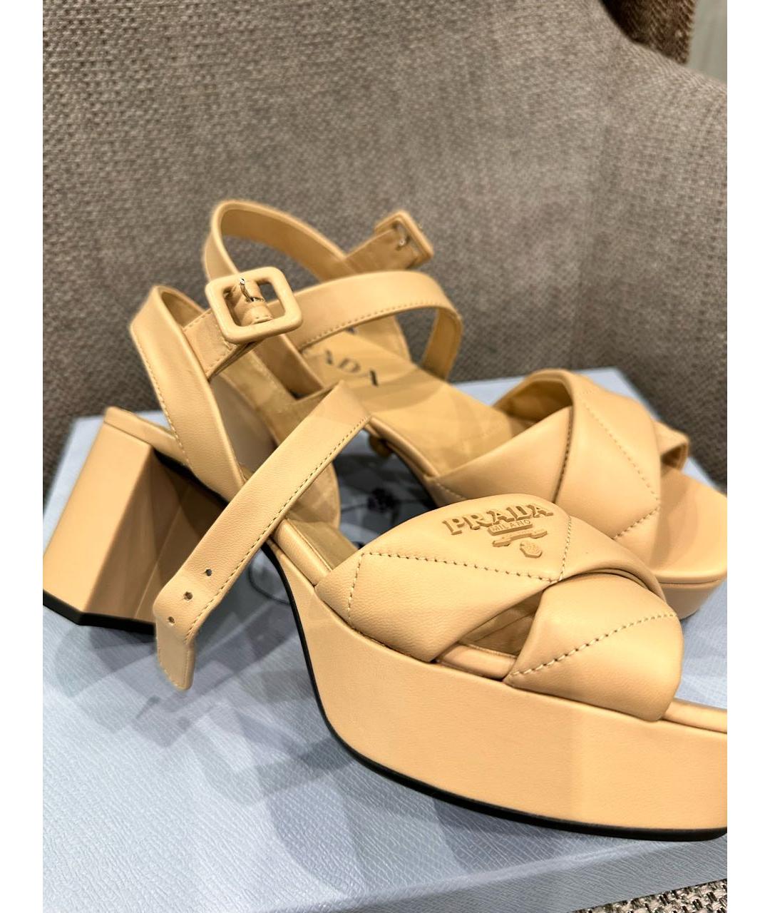 PRADA Бежевые кожаные босоножки, фото 5