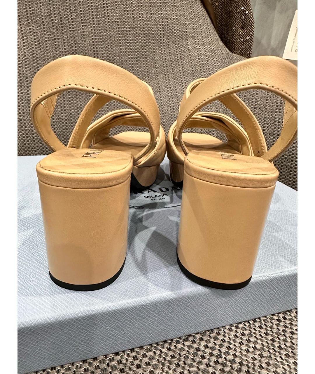 PRADA Бежевые кожаные босоножки, фото 4