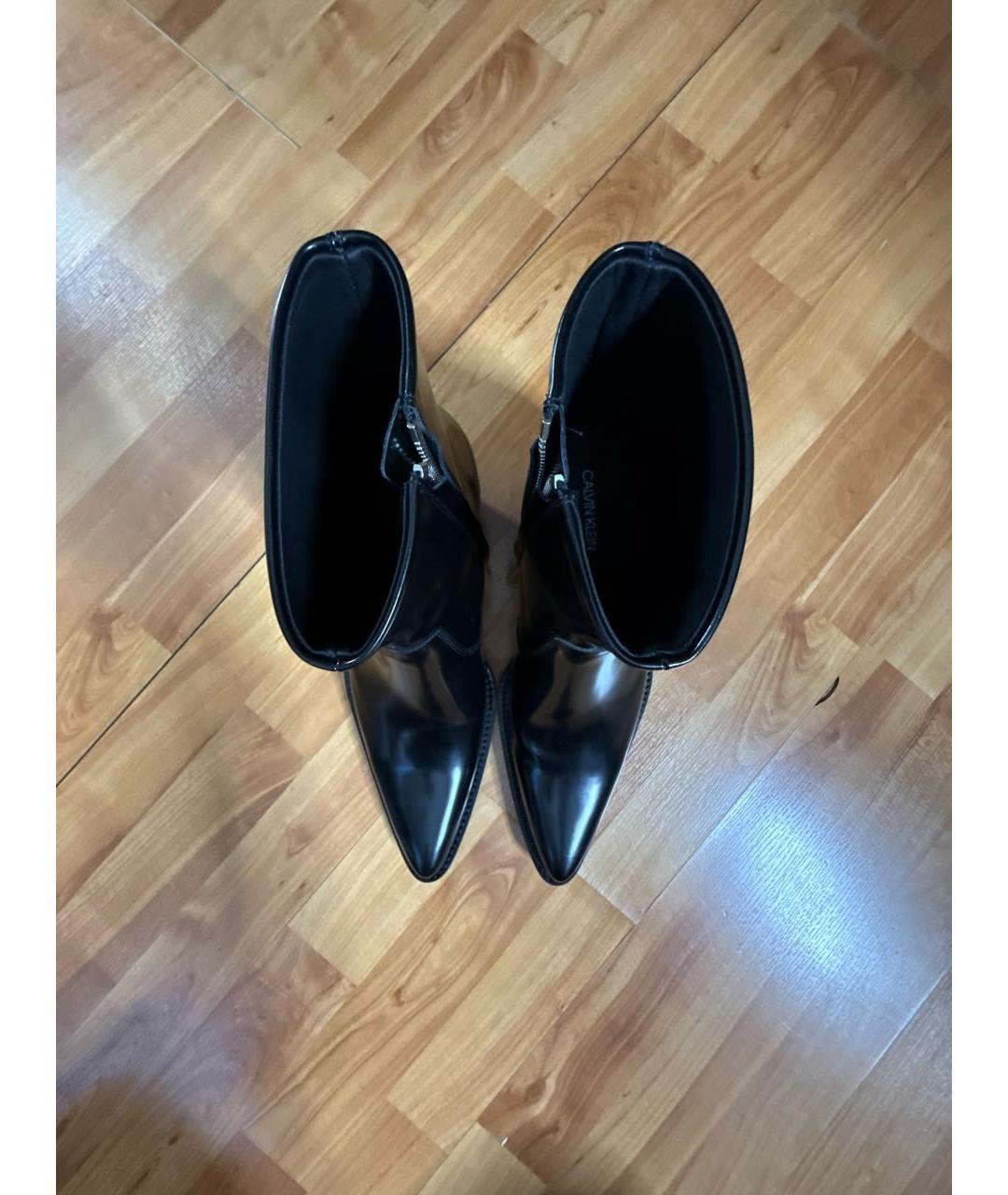 CALVIN KLEIN Черные высокие ботинки из лакированной кожи, фото 3