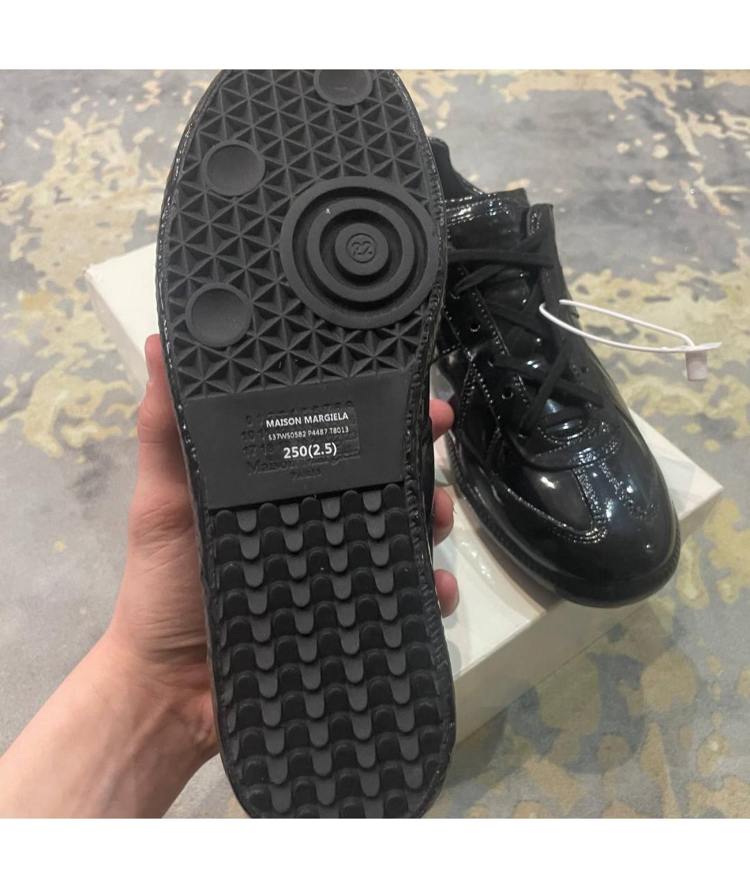 MAISON MARGIELA Черные низкие кроссовки / кеды из лакированной кожи, фото 3