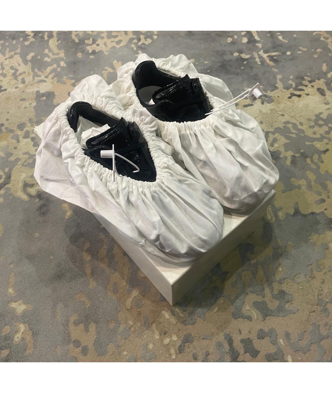 MAISON MARGIELA Черные низкие кроссовки / кеды из лакированной кожи, фото 2