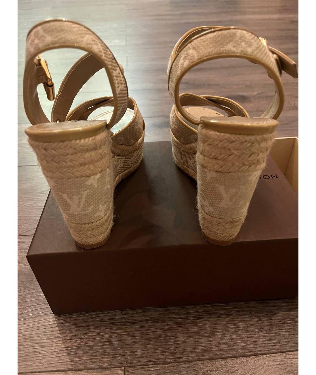 LOUIS VUITTON Бежевые текстильные босоножки, фото 3