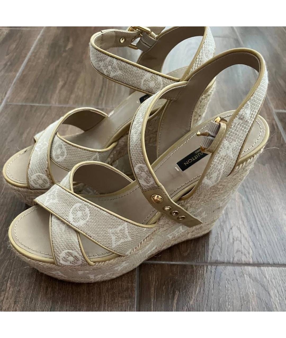 LOUIS VUITTON Бежевые текстильные босоножки, фото 2
