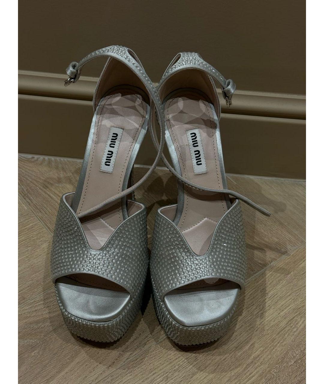 MIU MIU Серые босоножки, фото 2