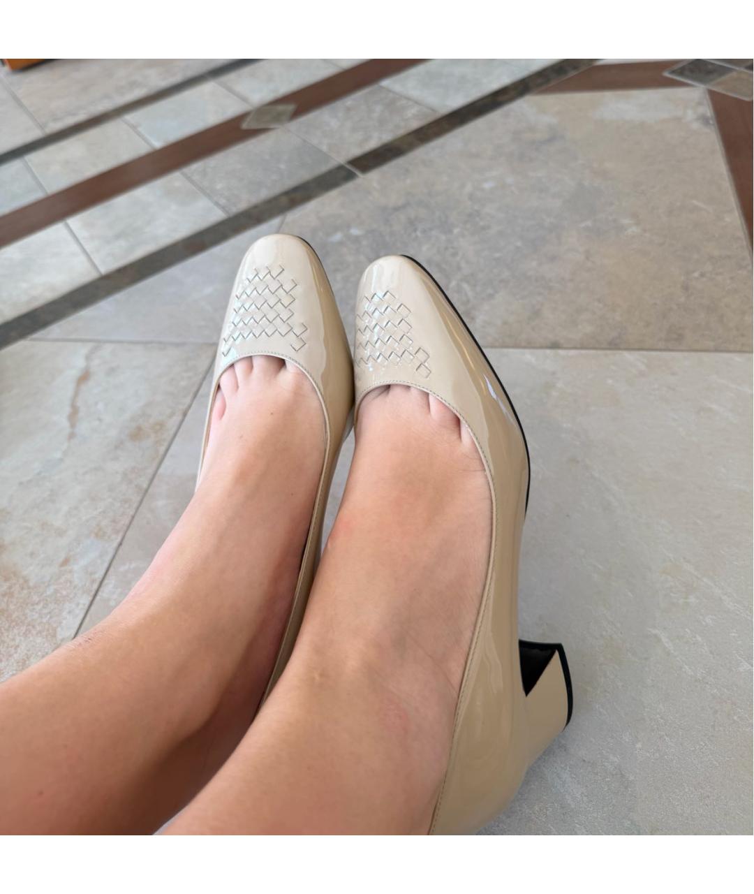 BOTTEGA VENETA Бежевые туфли из лакированной кожи, фото 7