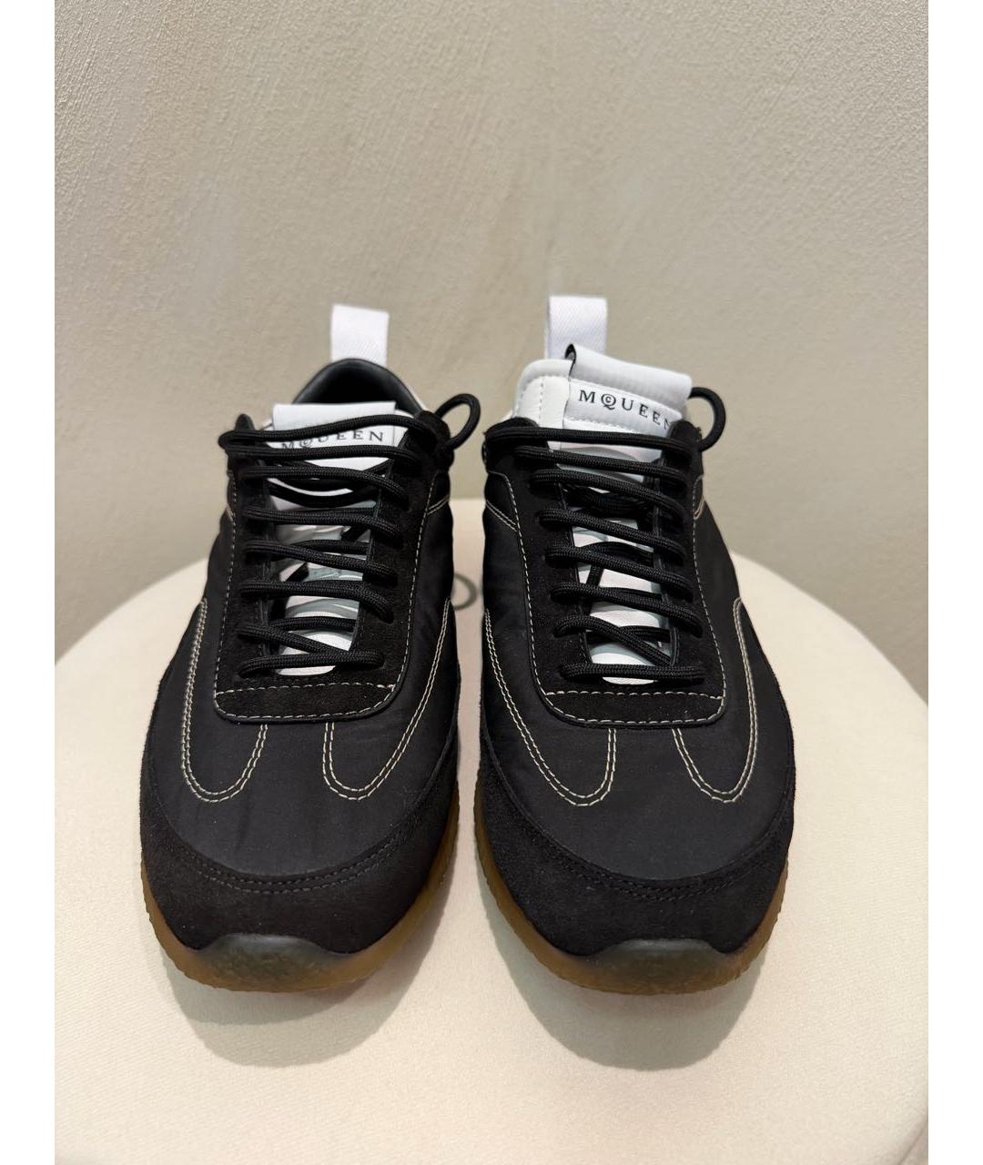 ALEXANDER MCQUEEN Черные замшевые низкие кроссовки / кеды, фото 3