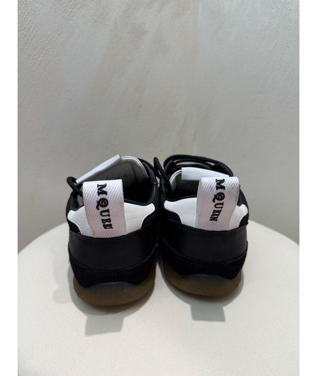 ALEXANDER MCQUEEN Черные замшевые низкие кроссовки / кеды, фото 4