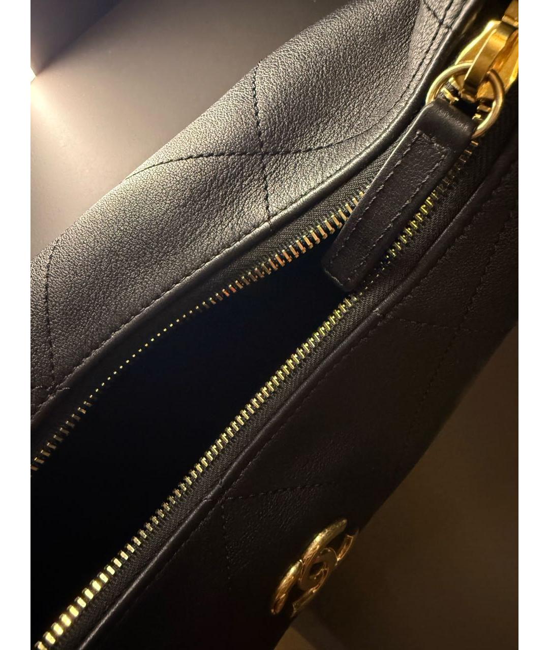 CHANEL Черная кожаная сумка с короткими ручками, фото 4