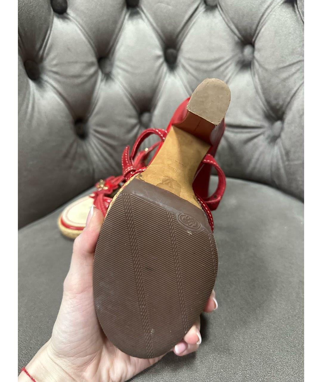LOUIS VUITTON Красные кожаные босоножки, фото 4
