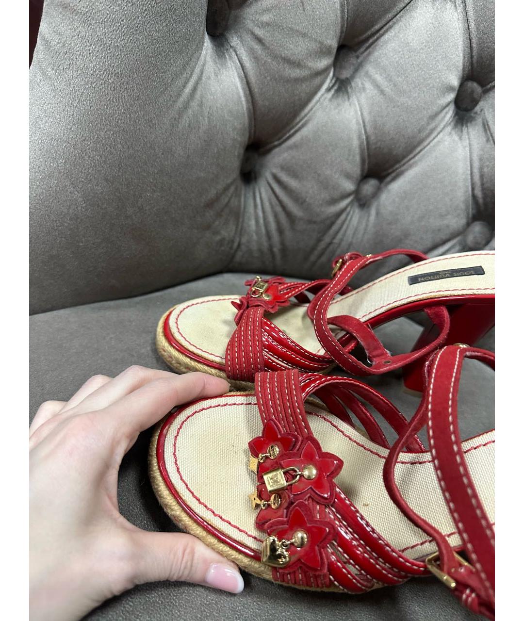 LOUIS VUITTON Красные кожаные босоножки, фото 3