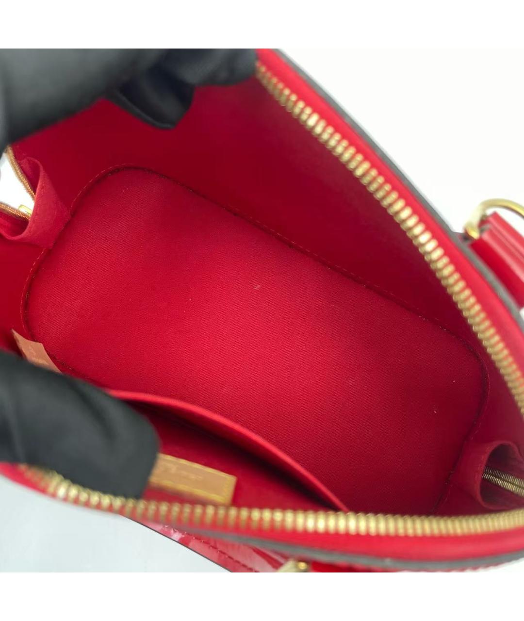 LOUIS VUITTON Красная сумка с короткими ручками из лакированной кожи, фото 6