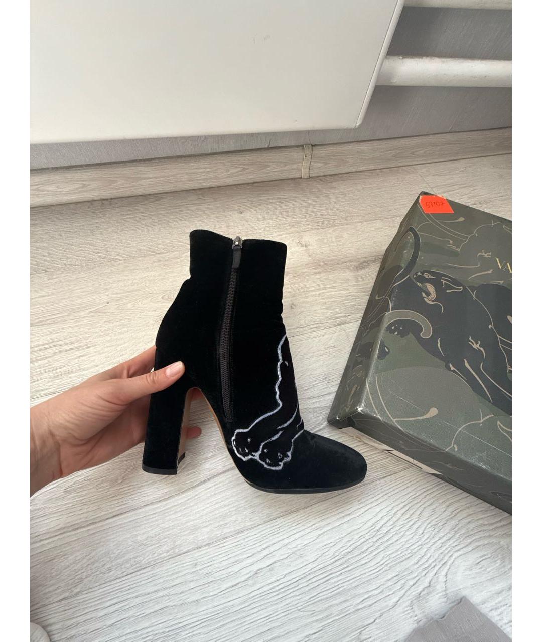 VALENTINO Черные бархатные ботильоны, фото 7