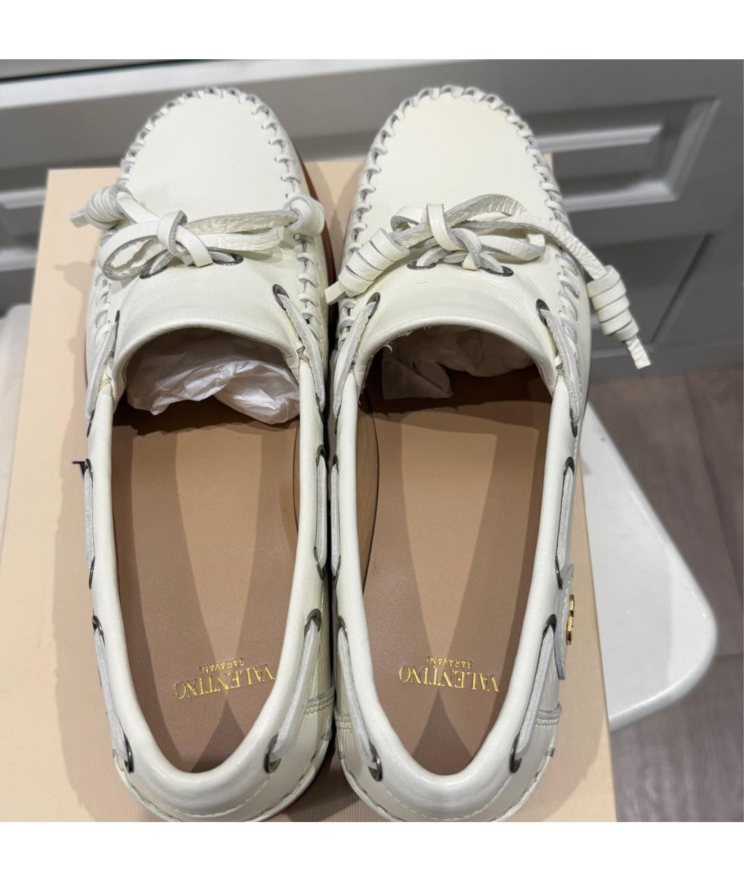 VALENTINO Белые кожаные мокасины, фото 3
