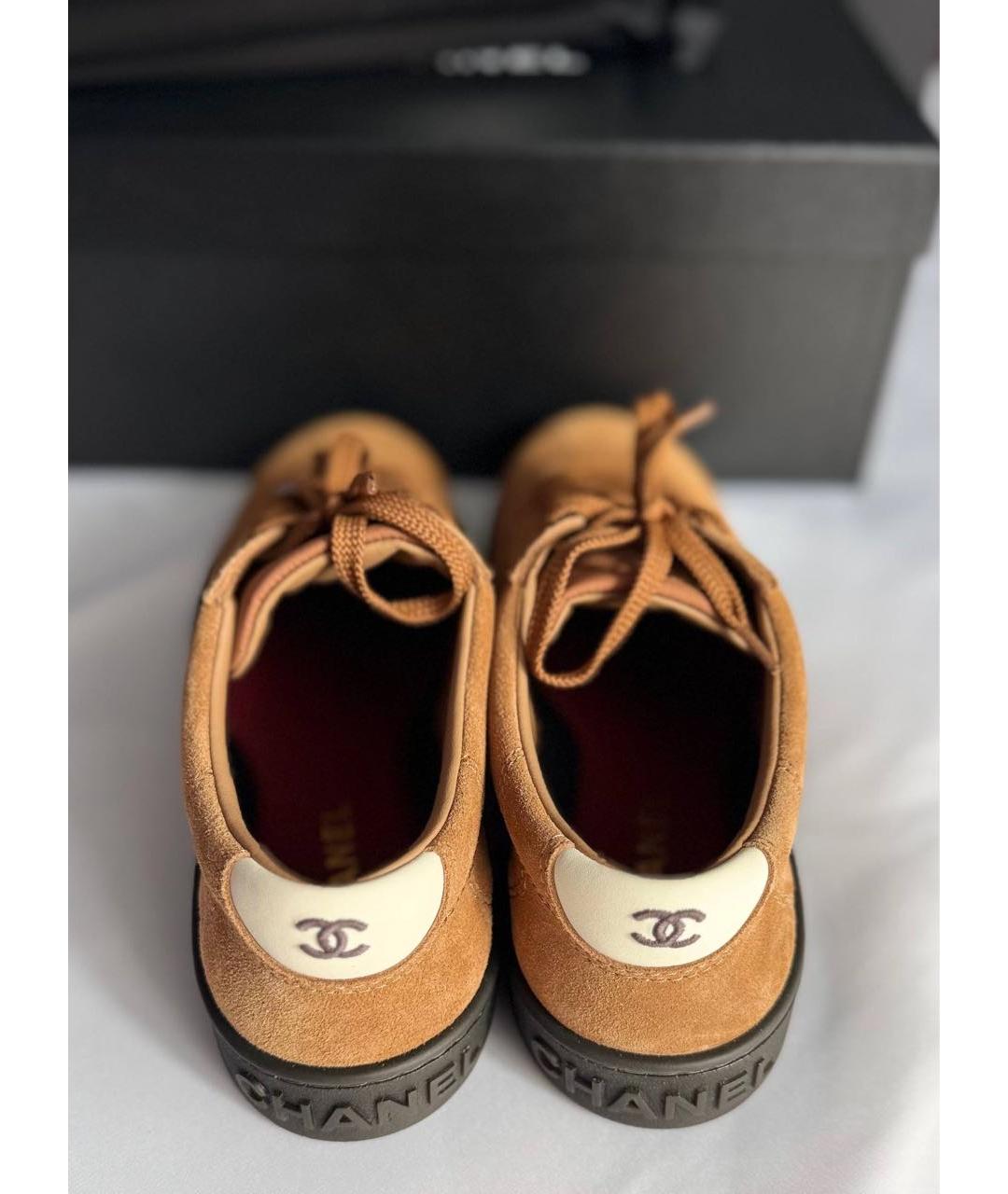 CHANEL Коричневые замшевые кеды, фото 4