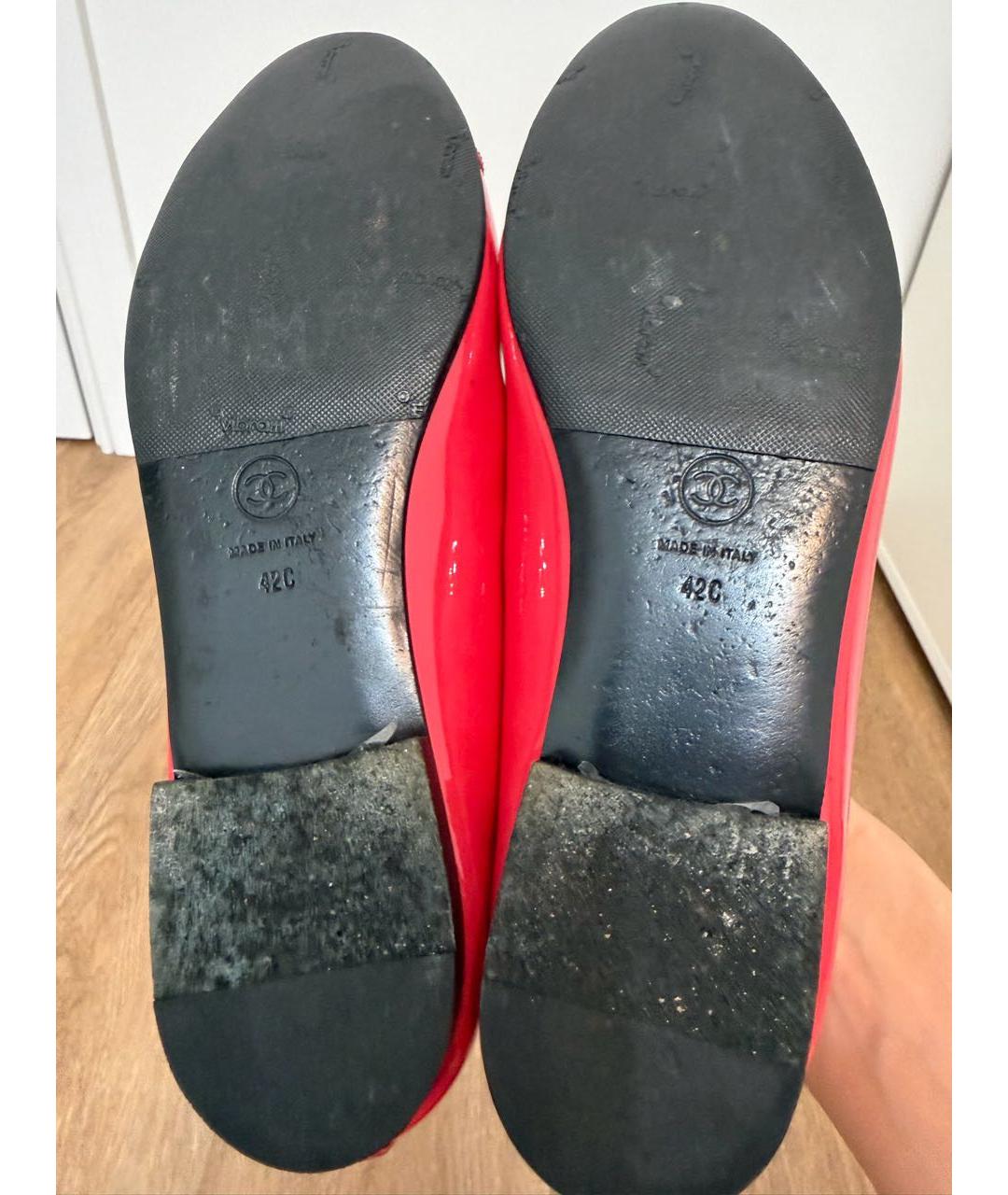 CHANEL Коралловые балетки из лакированной кожи, фото 5