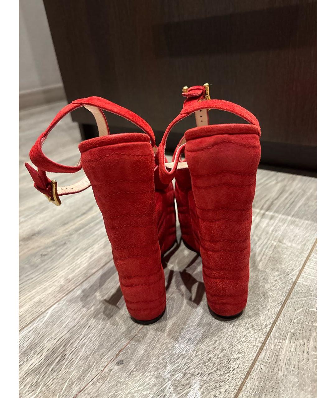 GUCCI Красные замшевые босоножки, фото 4
