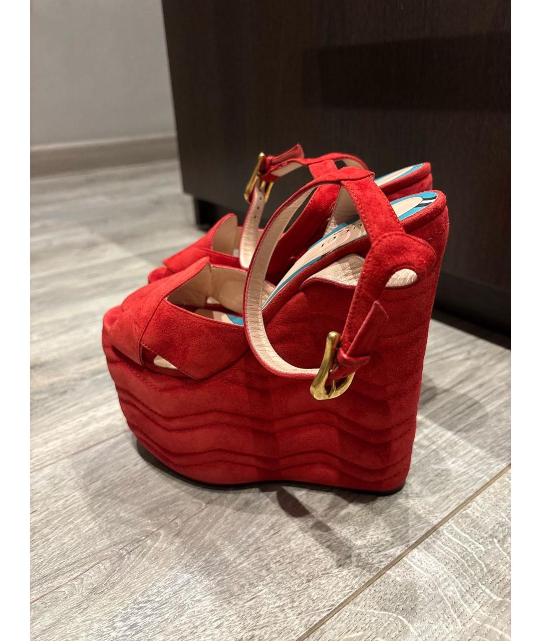 GUCCI Красные замшевые босоножки, фото 6