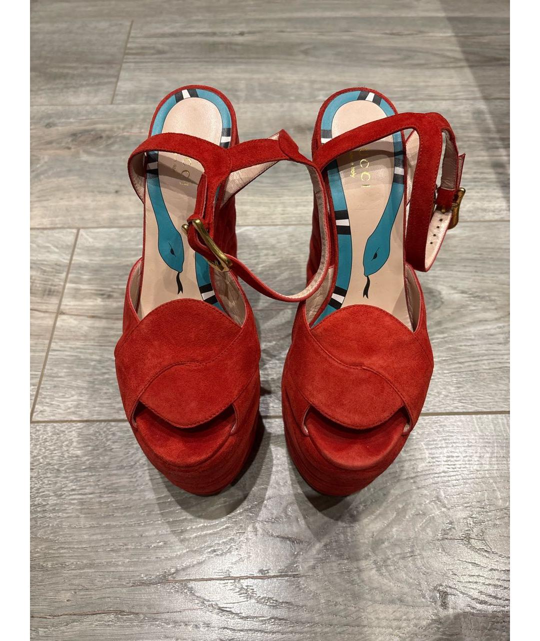 GUCCI Красные замшевые босоножки, фото 2