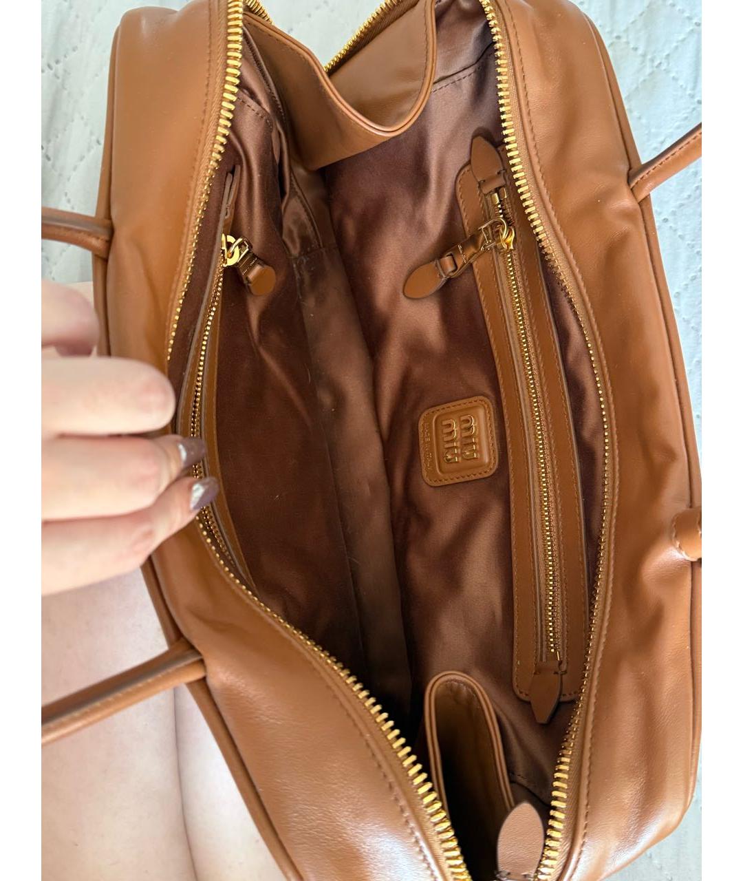 MIU MIU Кожаная сумка с короткими ручками, фото 4