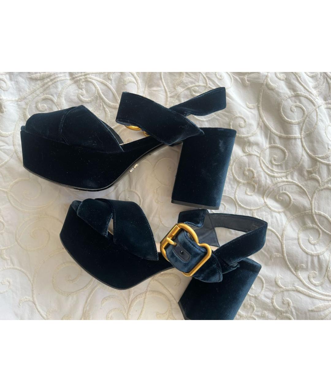 PRADA Темно-синие бархатные босоножки, фото 3