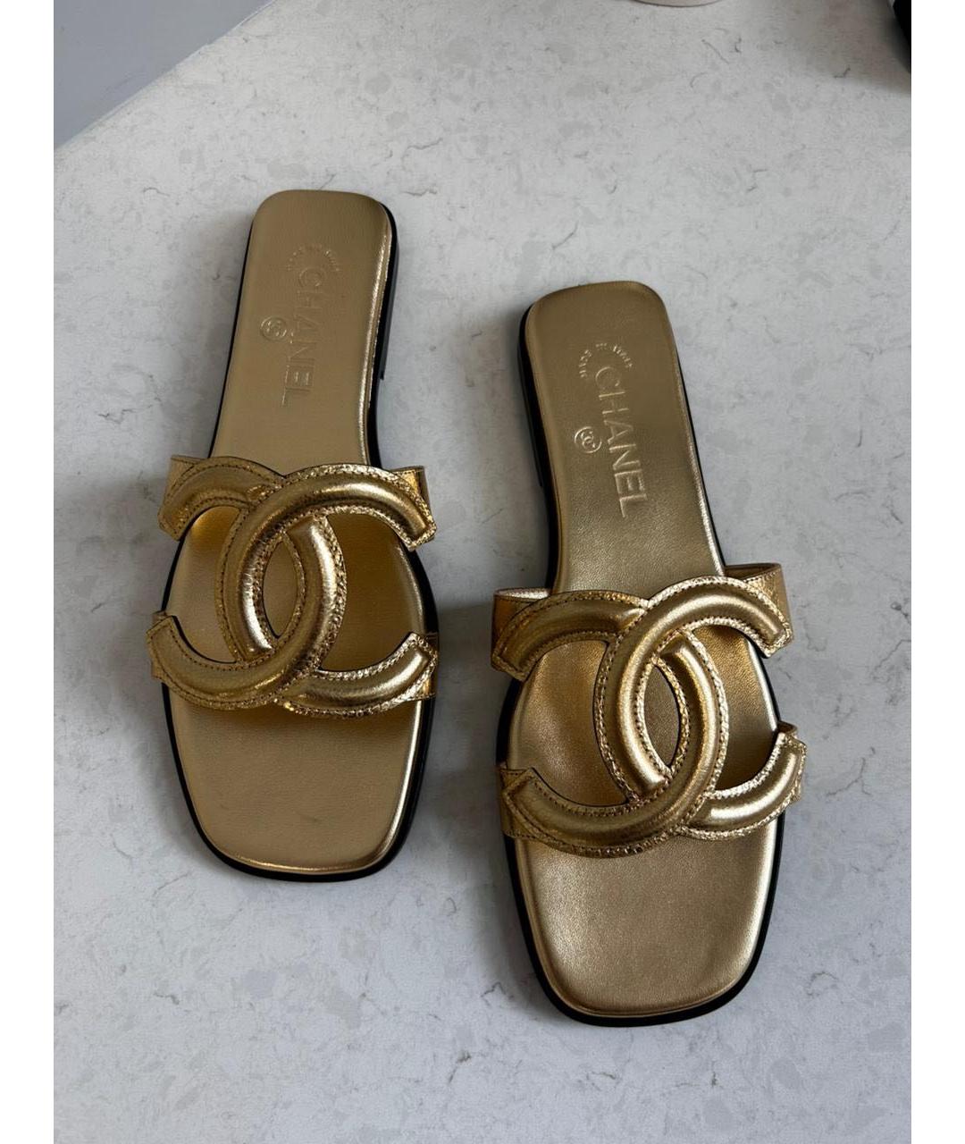 CHANEL Золотые кожаные сандалии, фото 2