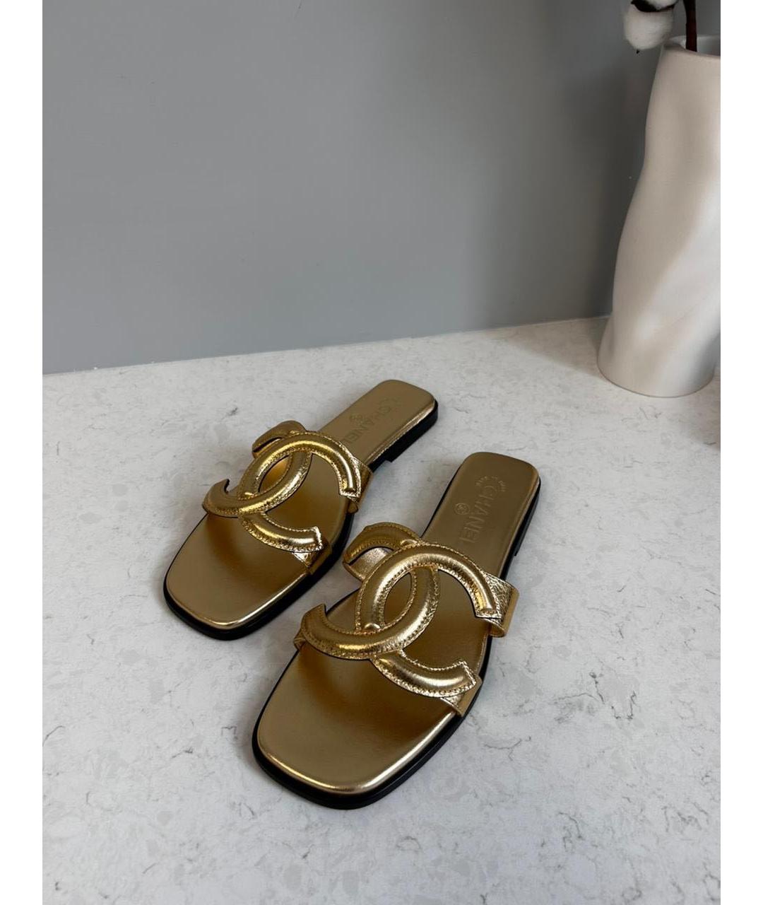 CHANEL Золотые кожаные сандалии, фото 3