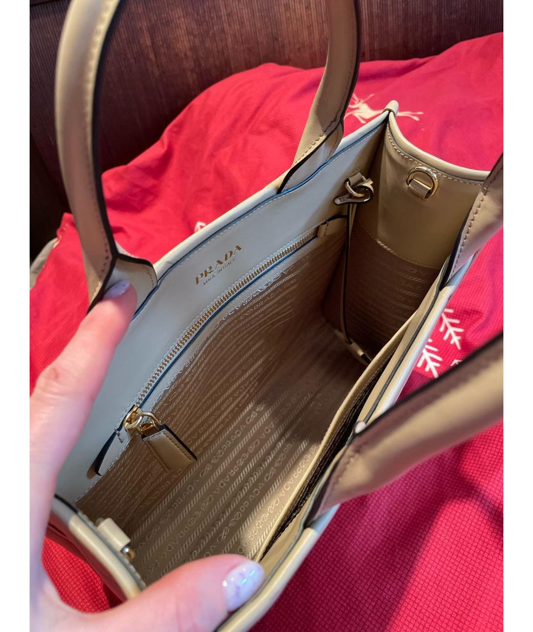 PRADA Бежевая кожаная сумка с короткими ручками, фото 4