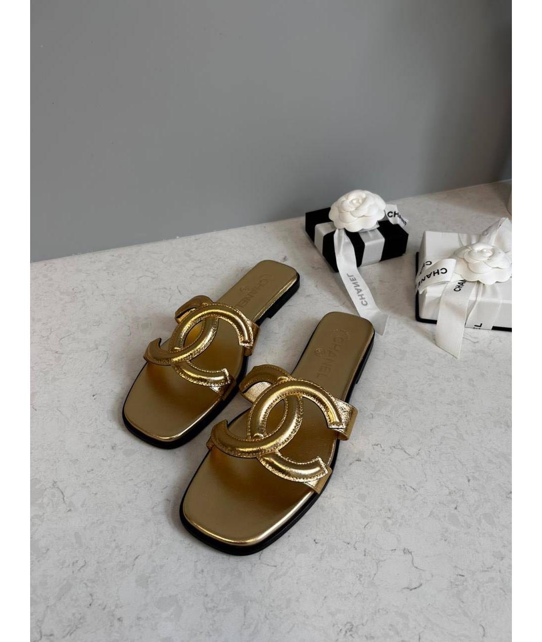 CHANEL Золотые кожаные сандалии, фото 2