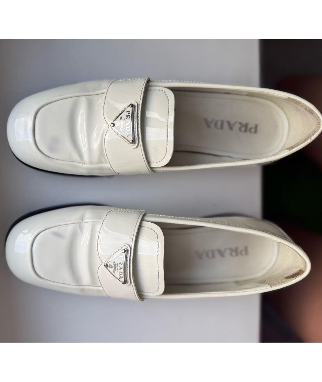 PRADA Белые лоферы из лакированной кожи, фото 3