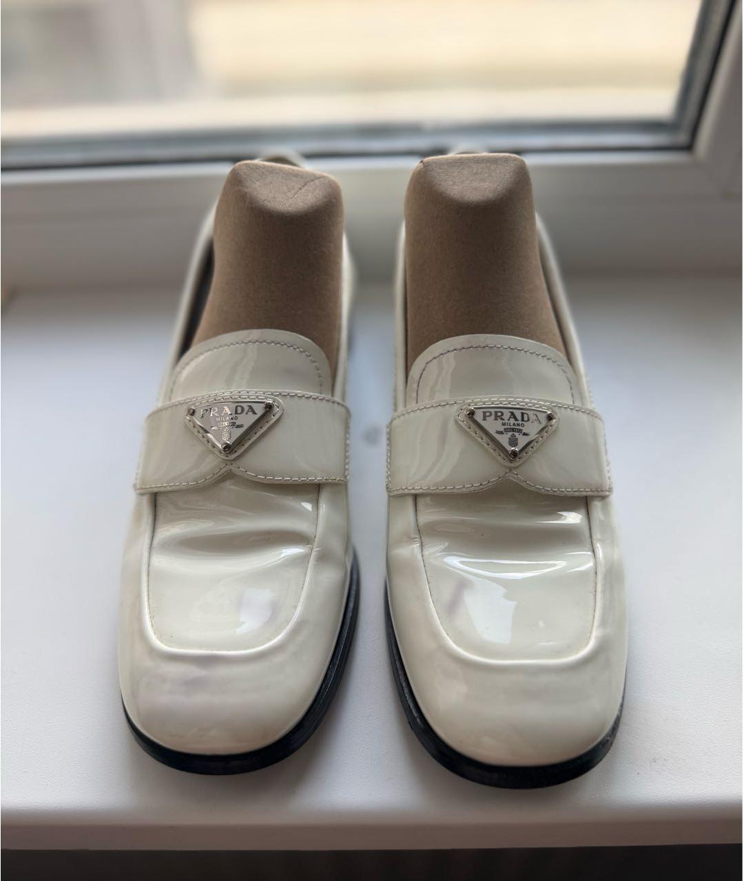 PRADA Белые лоферы из лакированной кожи, фото 2