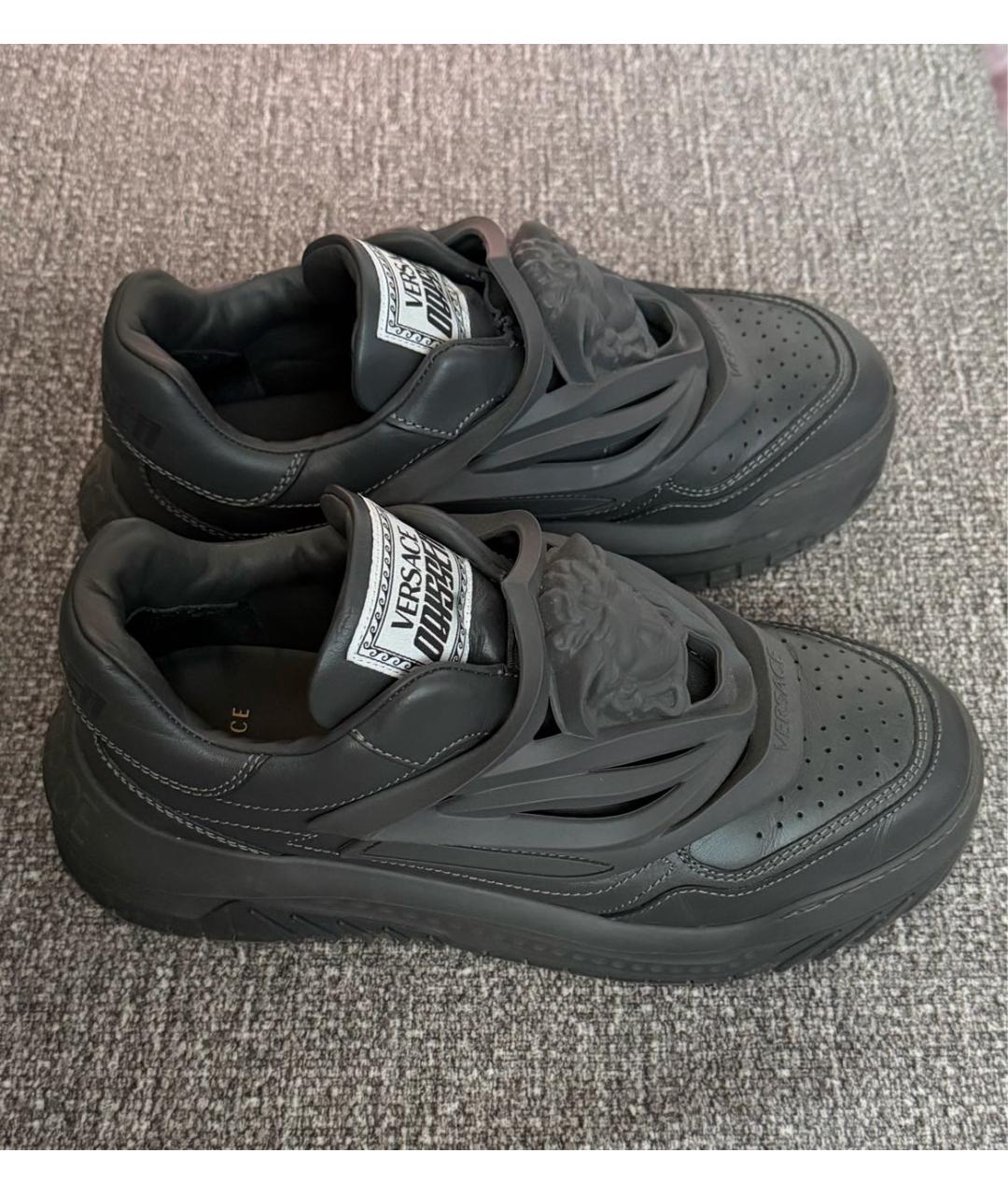 VERSACE Антрацитовые кожаные низкие кроссовки / кеды, фото 2