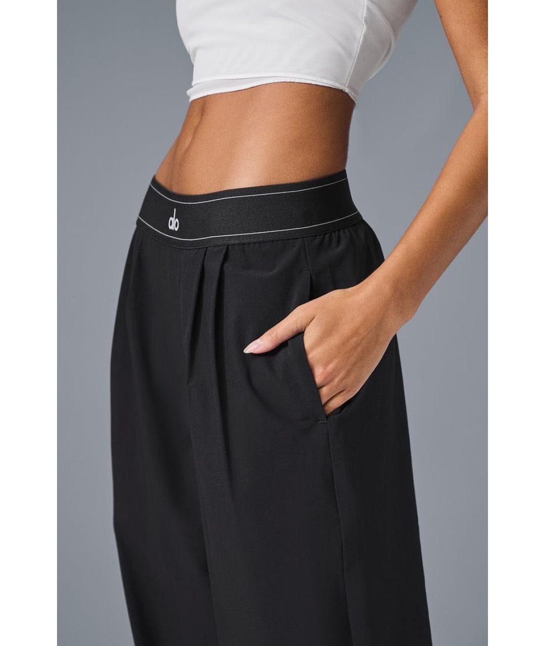 ALO YOGA Черные полиэстеровые спортивные брюки и шорты, фото 4