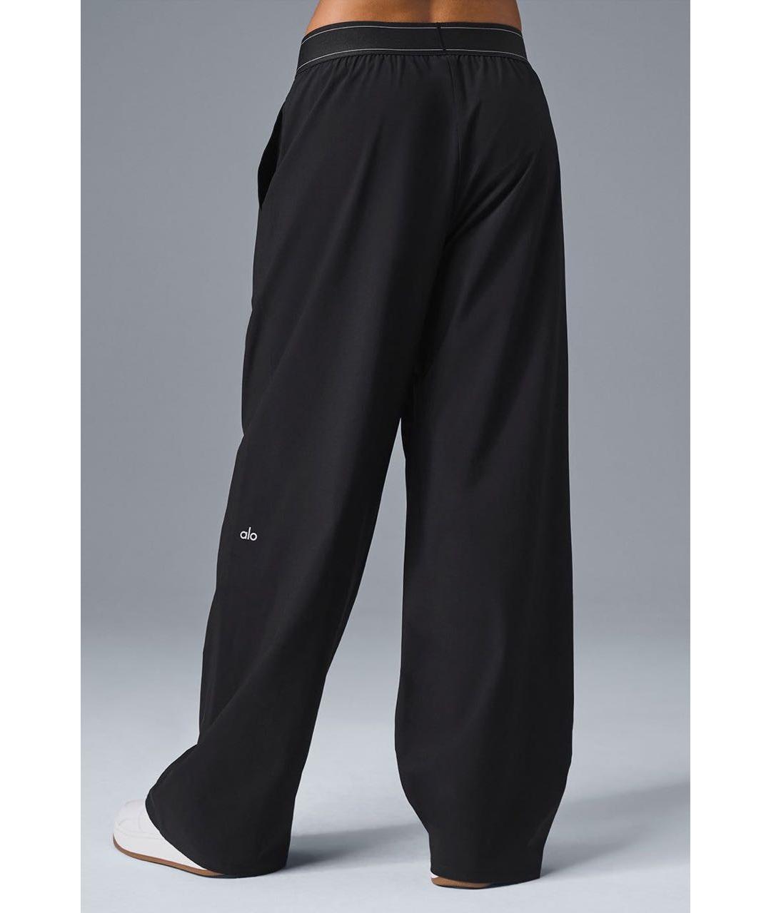 ALO YOGA Черные полиэстеровые спортивные брюки и шорты, фото 5