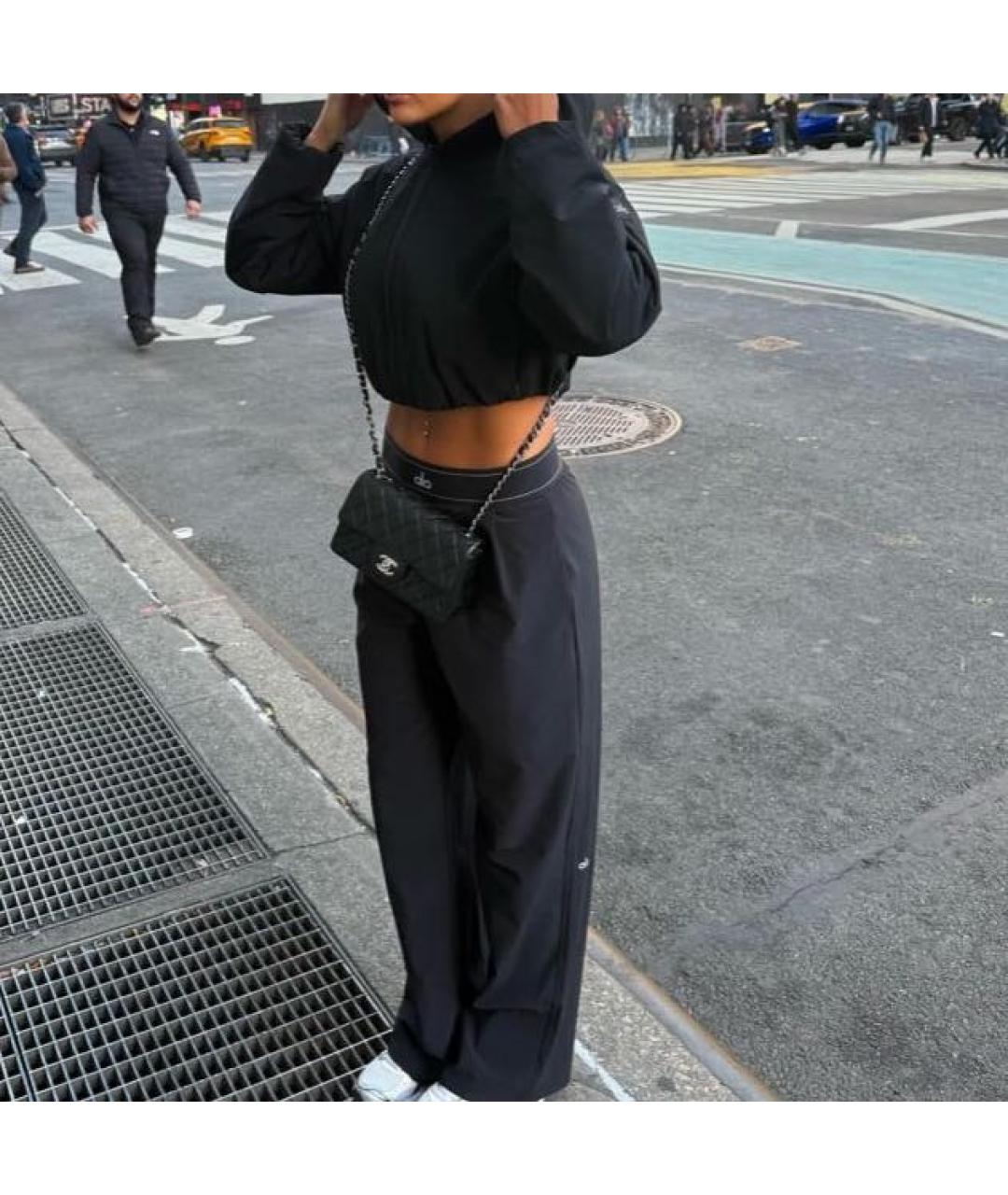 ALO YOGA Черные полиэстеровые спортивные брюки и шорты, фото 6