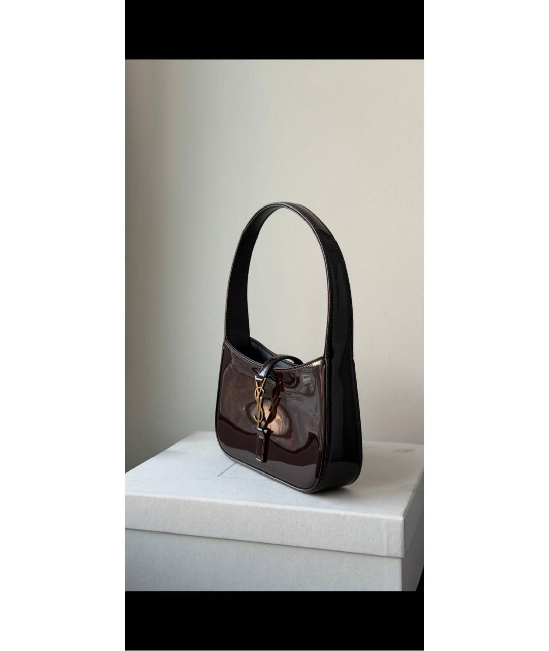 SAINT LAURENT Коричневая сумка с короткими ручками из лакированной кожи, фото 2