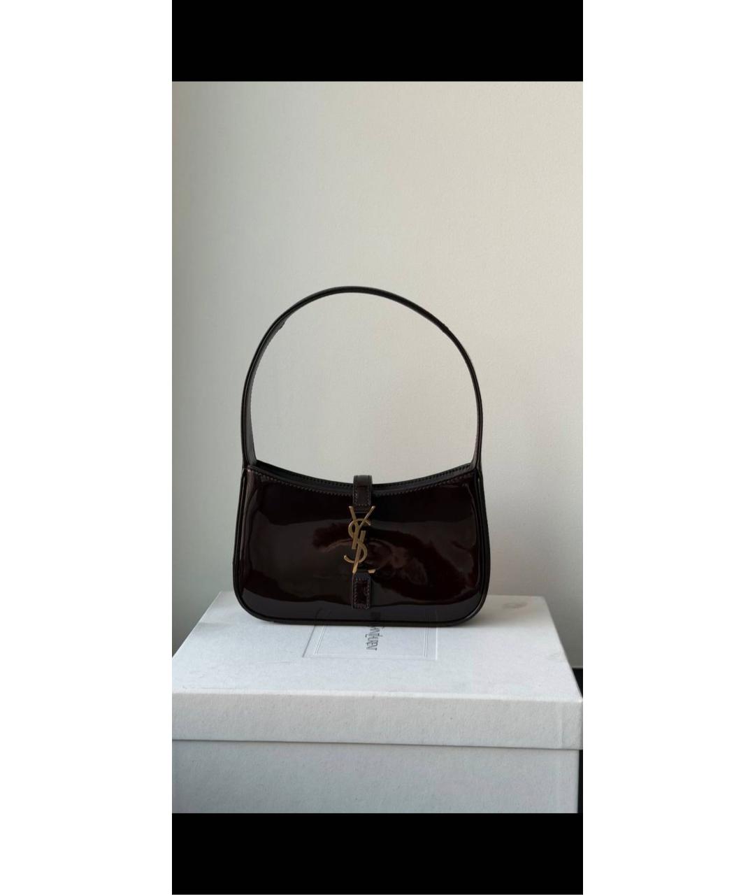 SAINT LAURENT Коричневая сумка с короткими ручками из лакированной кожи, фото 3