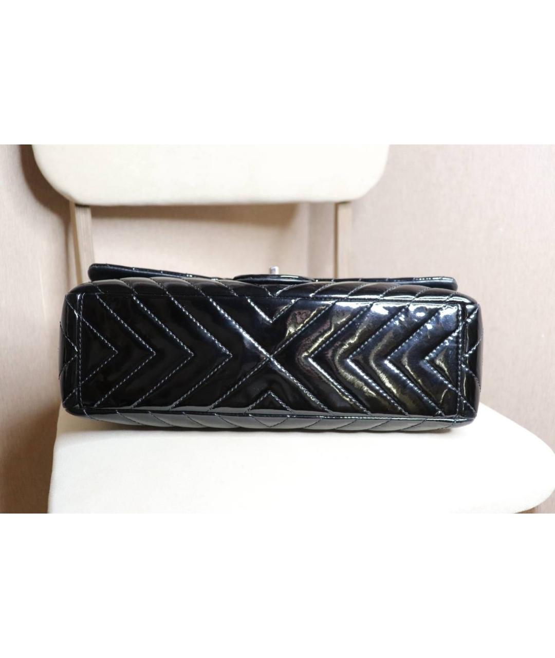 CHANEL Черная сумка через плечо из лакированной кожи, фото 7