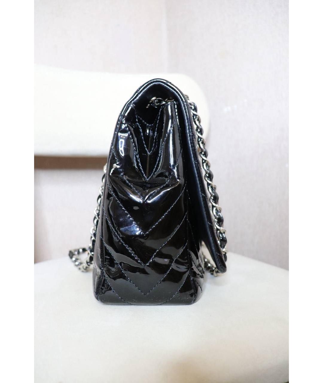 CHANEL Черная сумка через плечо из лакированной кожи, фото 5