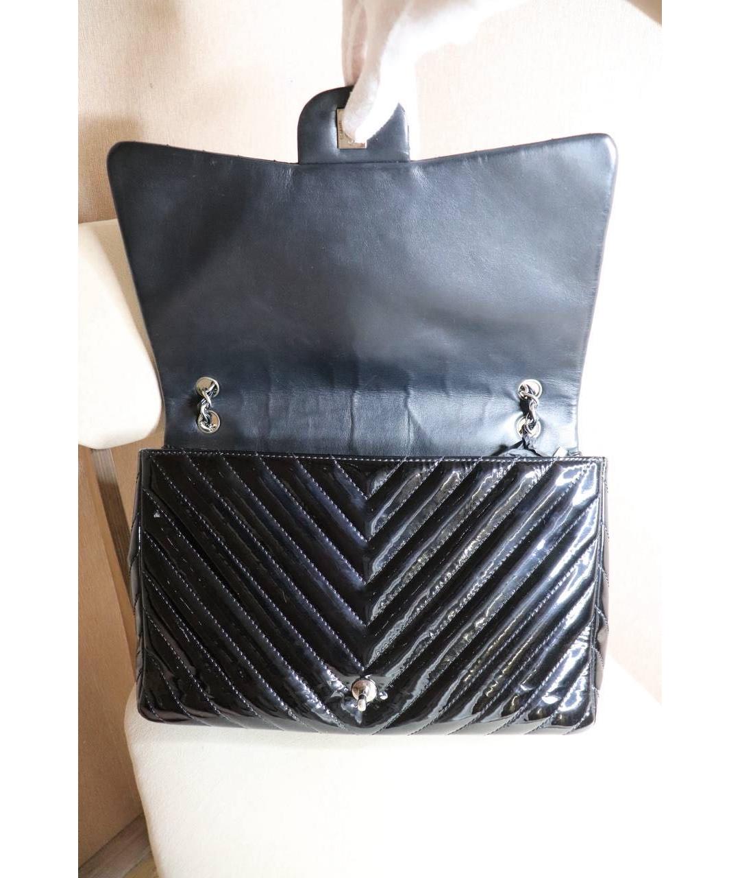 CHANEL Черная сумка через плечо из лакированной кожи, фото 4