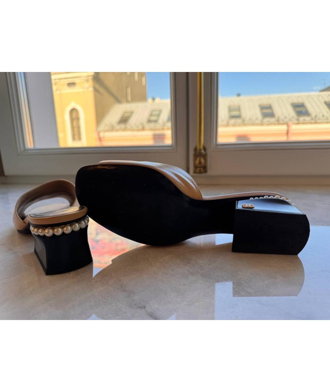 CHANEL Бежевые кожаные босоножки, фото 2