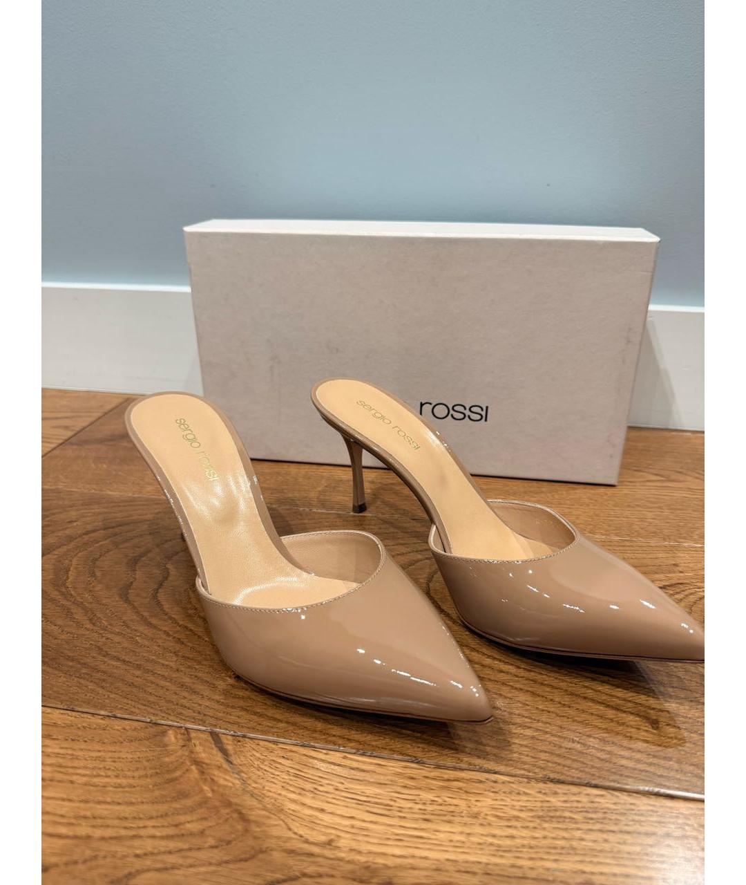 SERGIO ROSSI Бежевые мюли из лакированной кожи, фото 2