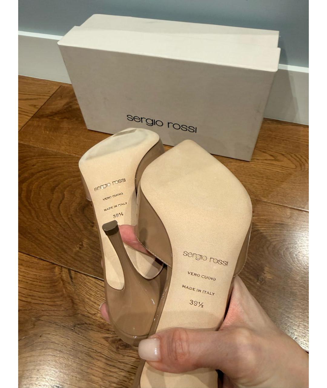 SERGIO ROSSI Бежевые мюли из лакированной кожи, фото 6